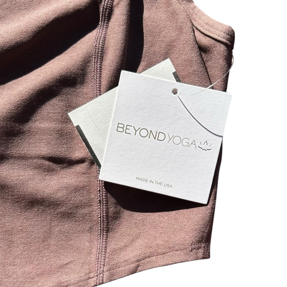 Beyond Yoga Crop Top in Truffle Brown NWT - Picture 8 of 9